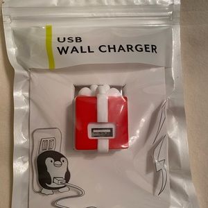 Target BULLSEYE holiday USB wall charger present